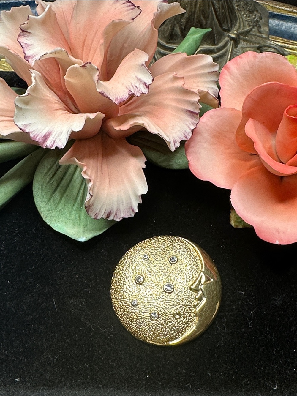 Round Gold-Tone Button Pin Brooch